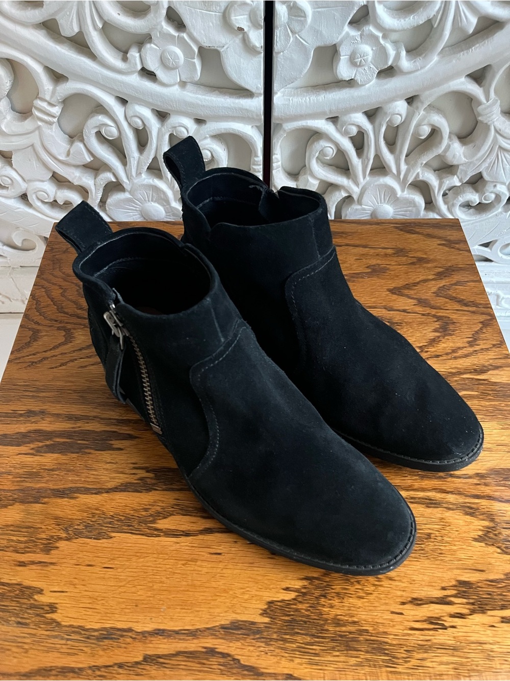 UGG Aureo Black Suede Side Zip Ankle Boots Women’s Size 8